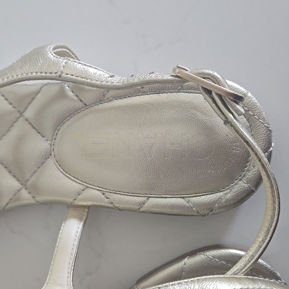 Chanel Star Motiff Metallic Gold Leather Interlocking CC Thong Sandals 36.5 C - Picture 7 of 14